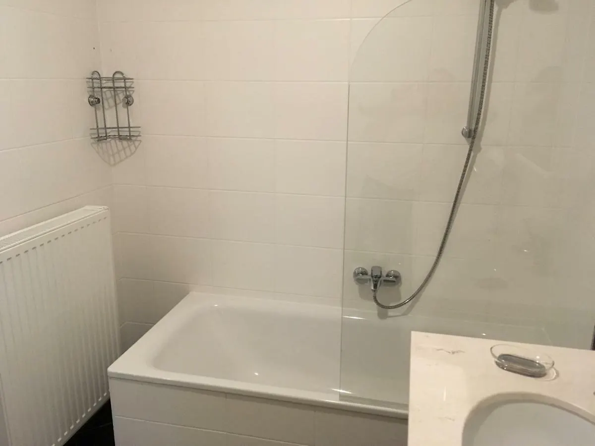 White Vintage Park View Apartment Vienna