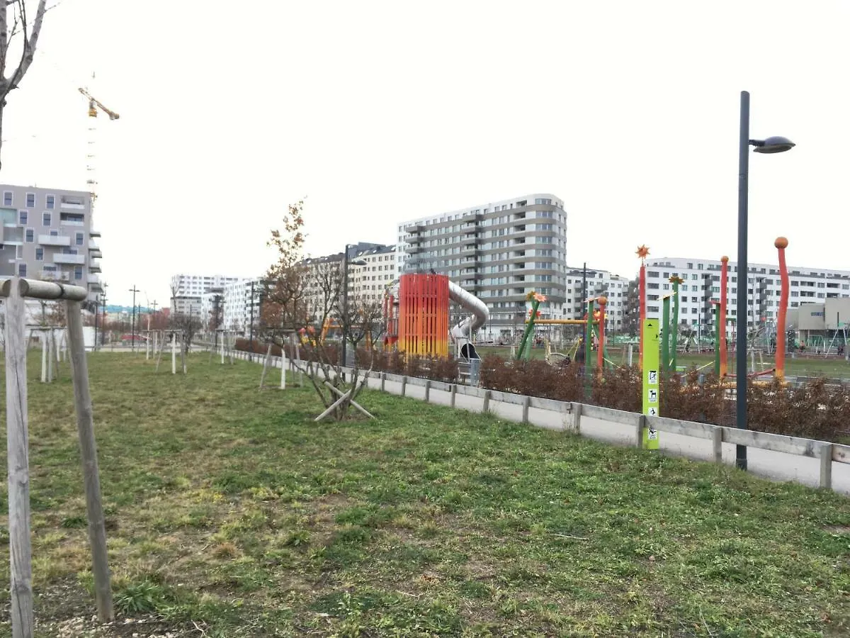 White Vintage Park View Apartment Vienna