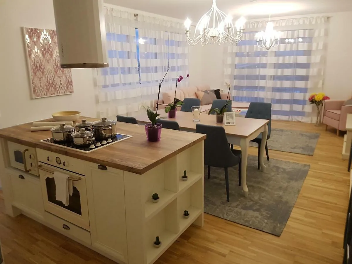 White Vintage Park View Apartment Vienna