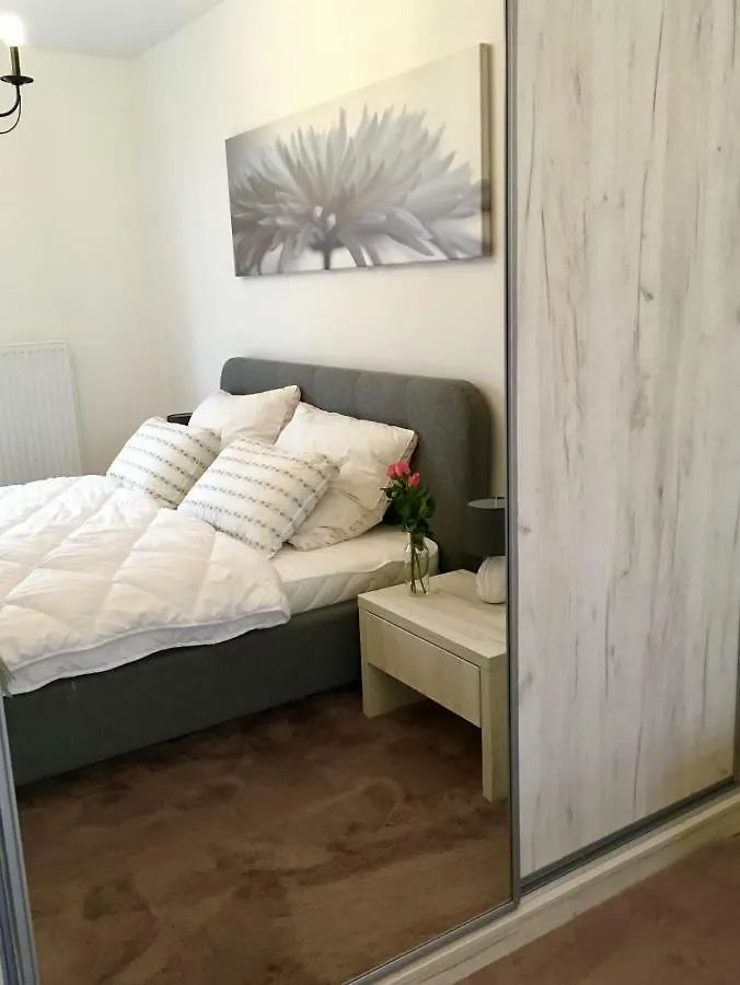 White Vintage Park View Apartment Vienna