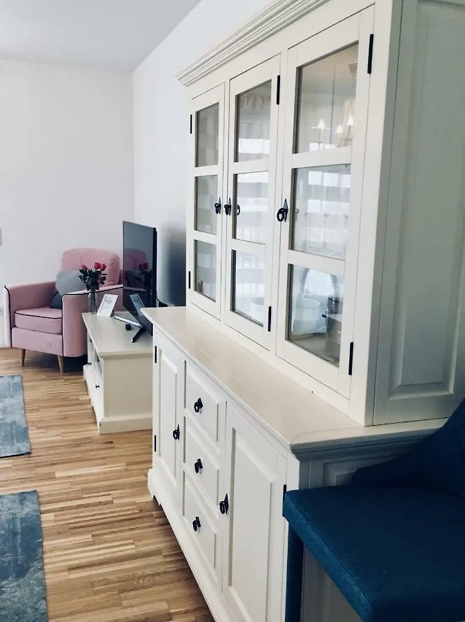White Vintage Park View Apartment Vienna