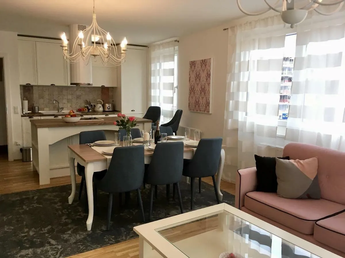 White Vintage Park View Apartment Vienna