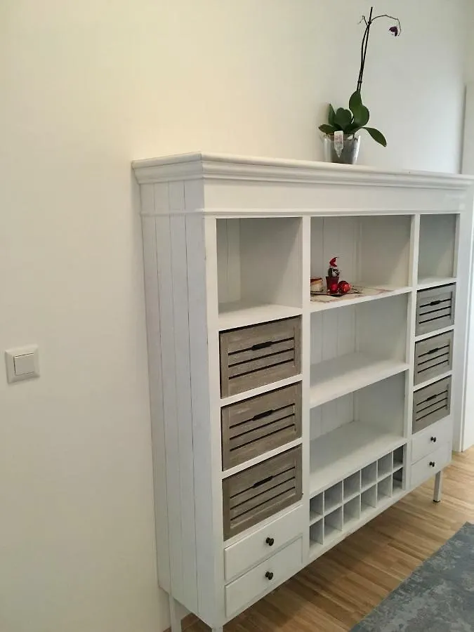 White Vintage Park View Apartment Vienna
