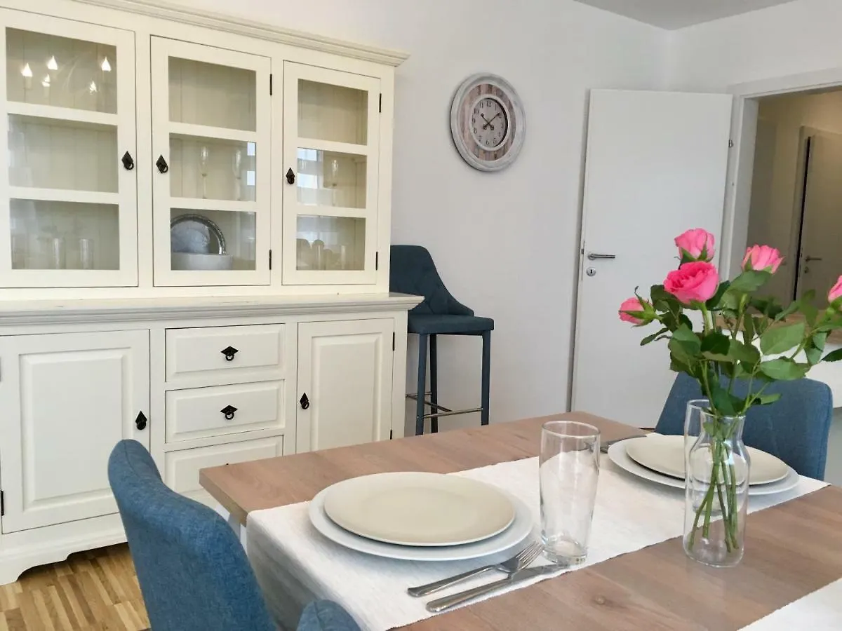 White Vintage Park View Apartment Vienna