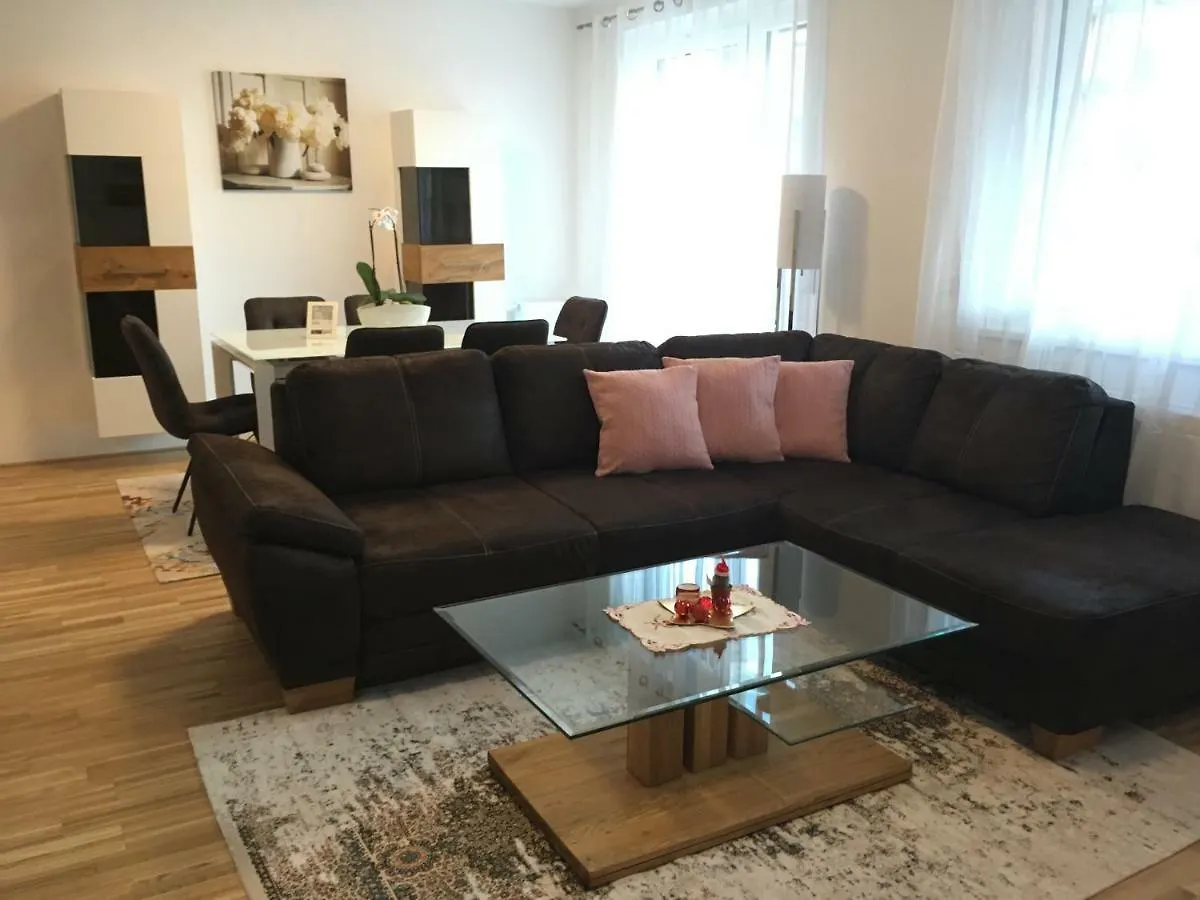 White Vintage Park View Apartment Vienna