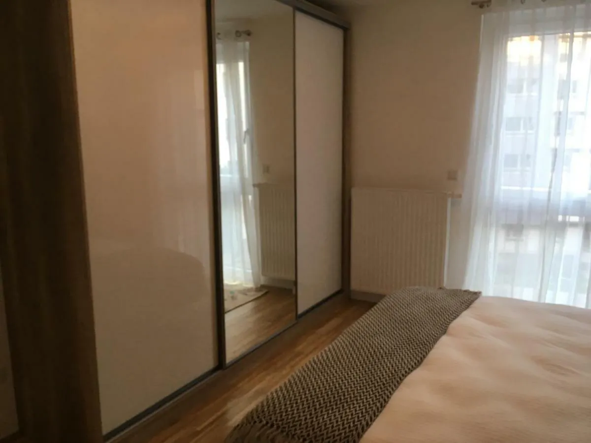 White Vintage Park View Apartment Vienna