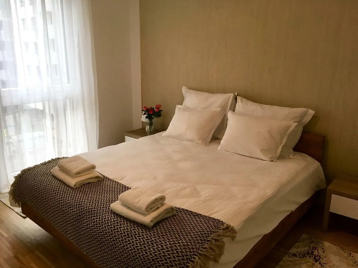 White Vintage Park View Apartment Vienna
