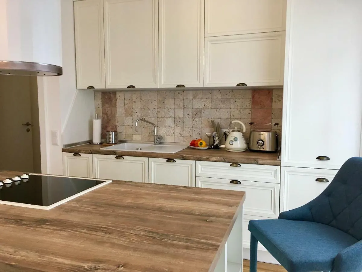 White Vintage Park View Apartment Viena