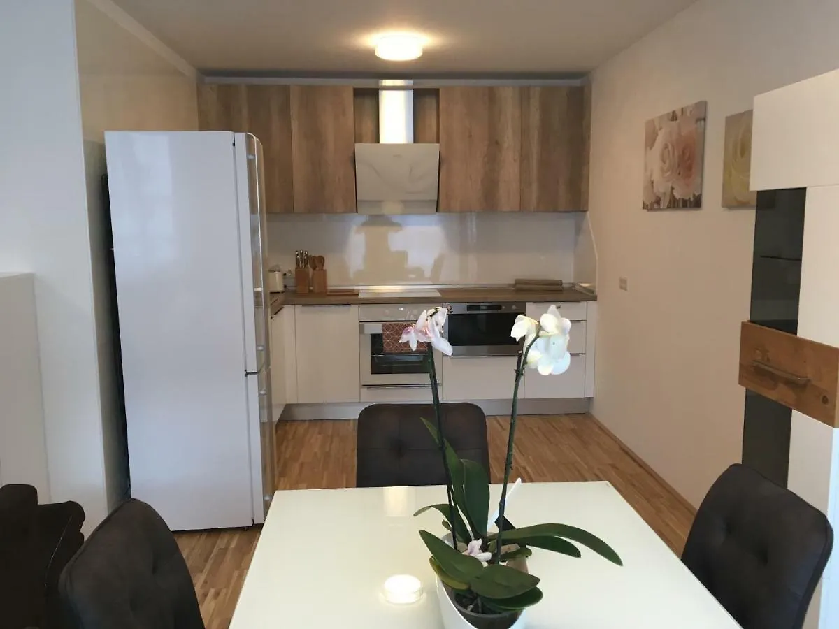 White Vintage Park View Apartment Viena Austria