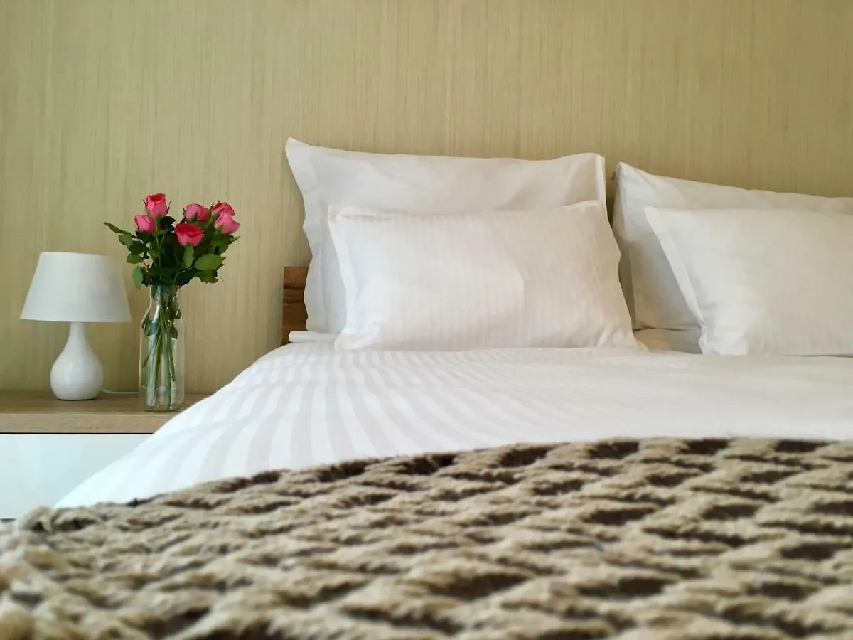 White Vintage Park View Apartment Viena